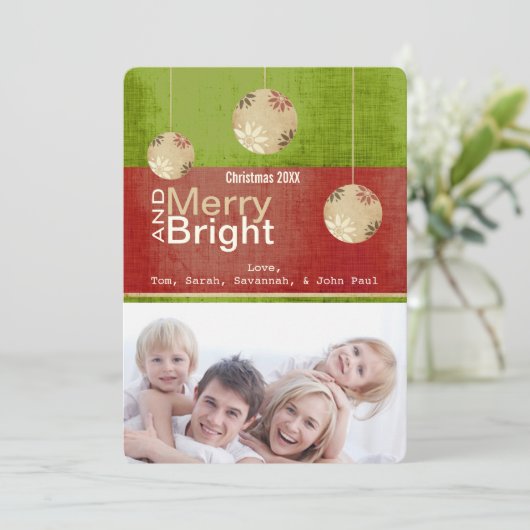 Lime Green Red Merry en Bright Family Photo Card Feestdagenkaart (Staand voorkant)