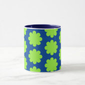 Lime Green Retro Flower Art op Blue Mok Cup (Midden)