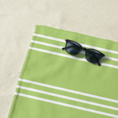 Lime Green Stripes aangepaste monogram badhanddoek (In situ)