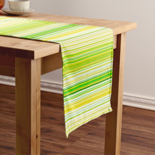 Lime Green Yellow Striped Pattern Korte Tafelloper (Voorbeeld)