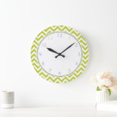 Lime Green Zigzag Stripes Pattern Grote Klok (Huis)
