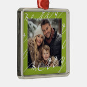 Lime Groen Fancy Script "Merry" Kerstfoto Metalen Ornament (Rechts)