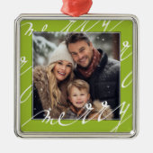 Lime Groen Fancy Script "Merry" Kerstfoto Metalen Ornament (Voorkant)
