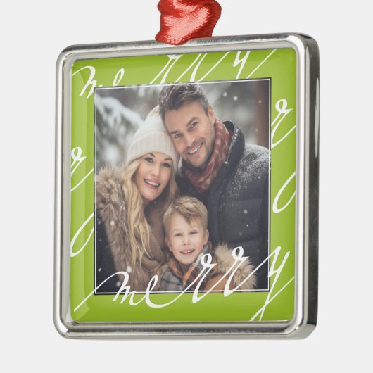Lime Groen Fancy Script "Merry" Kerstfoto Metalen Ornament (Links)