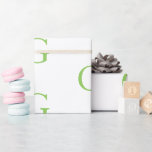 Limegroen en wit monogram cadeaupapier<br><div class="desc">Limegroen & wit monogram.  Persoonlijk.</div>