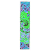 Limegroene Groovy Abstracte Retro Vloeibare Draaik Medium Tafelloper (Voorkant)
