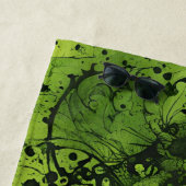Limegroene Grunge met Zwarte Accenten Strandlaken (In situ)