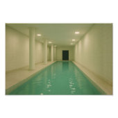 Liminal Indoor Pool Dreamcore Poster – Surrealisti (Voorkant)