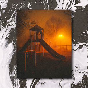 Liminale ruimte verlaten speelplaats horror briefkaart
