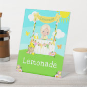 limonade stand verjaardag blond haar meisje reclamebord met voetstuk (Insitu)
