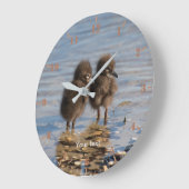 Limpkin-vogel twee kuikens personaliseren grote klok (Hoek)