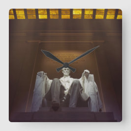 Lincoln Memorial Statue with Inscription Vierkante Klok