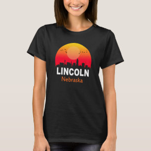 Lincoln Nebraska  Sunset Retro City U T-shirt