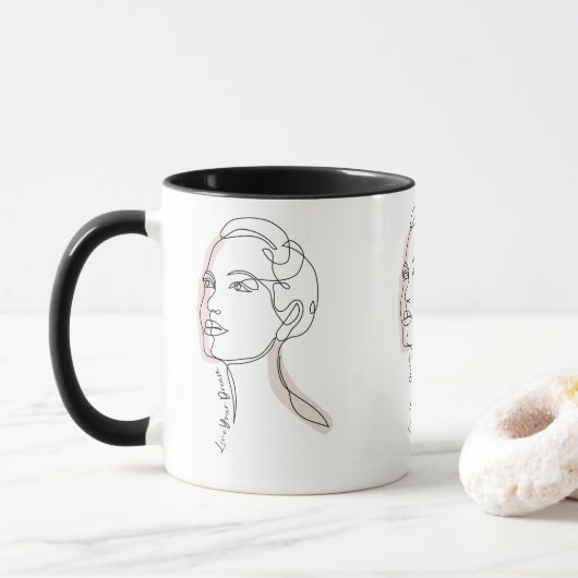 Line Art tekening van vrouw - Leef je dromen Mok (Met donut)