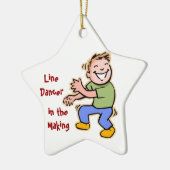 Line Dancer in de Making. Jongen Keramisch Ornament (Links)