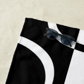 Lineaire Persuasion II: Abstract Zwart & Wit Strandlaken (In situ)