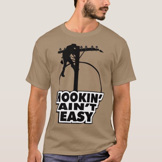 Lineman Hooking Aint Easy T-shirt (Voorkant)