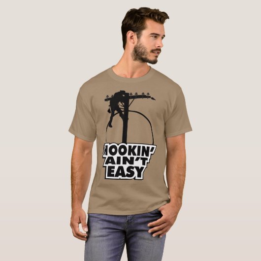 Lineman Hooking Aint Easy T-shirt (Voorkant volledig)