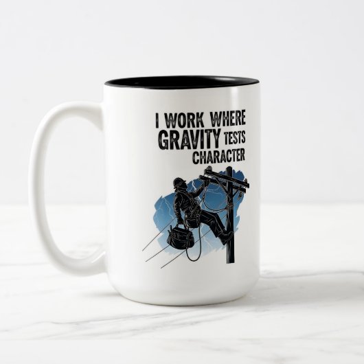 Lineman Quote Mug - I Work Where Gravity Tests  Tweekleurige Koffiemok (Links)