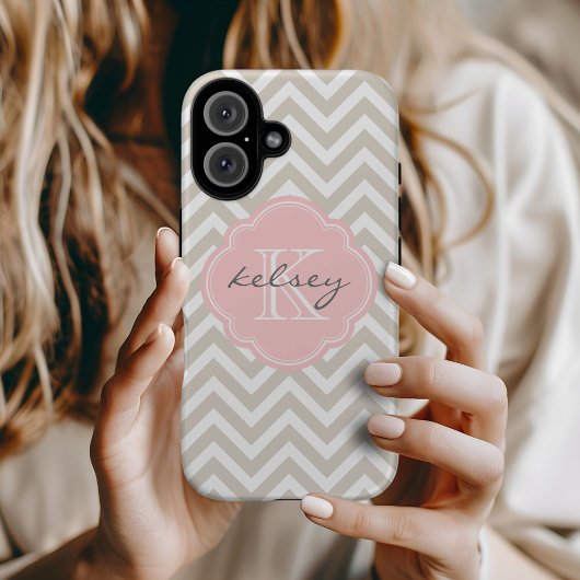 Linen Beige en Roze Chevron Custom Monogram Case-Mate iPhone Case