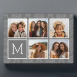 Linen en Gray Instagram 5 Photo Collage Monogram Fotoplaat<br><div class="desc">Pastel Beige en Charcoal Custom Damask Pattern - Gebruik vijf vierkante foto's om een uniek en persoonlijk cadeau te creëer. Of je kunt de hipster puppy houden en een trendy keepslag maken. U kunt trouwfoto's van selfies ook toevoegen voor een gedenkwaardige keepslag. Als u de afbeeldingen moet aanpassen, klik op...</div>