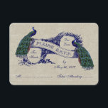 Linen Peacocks Rustic Wedding RSVP-kaarten RSVP Kaartje<br><div class="desc">Navy blauwe pauw RSVP-kaart voor huwelijksuitnodiging collectie in de winkel. Dit prachtige rustige RSVP-trouwkaartontwerp is perfect voor een vreedzaam trouwthema. Dit unieke ontwerp met twee prachtige pauzes op de rol of banner en tekst in een donkerblauw navy-lettertype en monogram-initialen op de achterkant, creëer een unieke, stijlvolle trouwantwoordkaart. De linnenburlap achtergrond...</div>