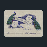 Linen Peacocks Rustic Wedding RSVP-kaarten RSVP Kaartje<br><div class="desc">Navy blauwe pauw RSVP-kaart voor huwelijksuitnodiging collectie in de winkel. Dit prachtige rustige RSVP-trouwkaartontwerp is perfect voor een vreedzaam trouwthema. Dit unieke ontwerp met twee prachtige pauzes op de rol of banner en tekst in een donkerblauw navy-lettertype en monogram-initialen op de achterkant, creëer een unieke, stijlvolle trouwantwoordkaart. De linnenburlap achtergrond...</div>