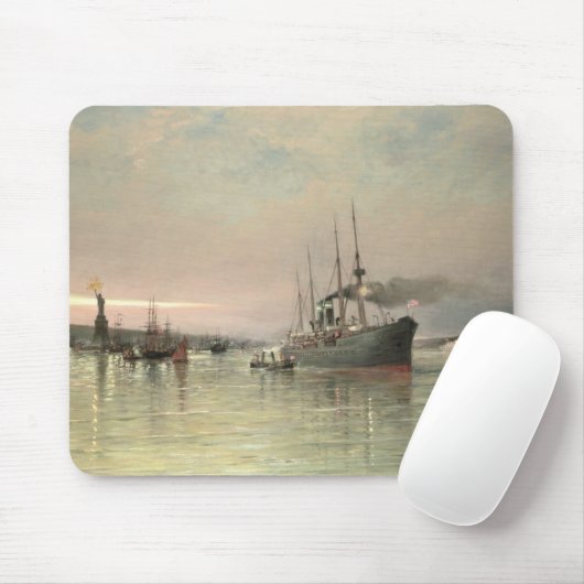 Liner en andere verzending vóór het standbeeld van muismat (Met muis)