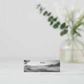 Lingering wolken/berglandschap in zwart-wit mini visitekaartje (Staand voorkant)