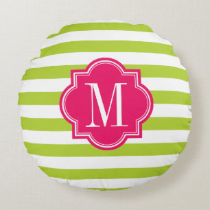 Linggroene strips met warmroze monogram rond kussen
