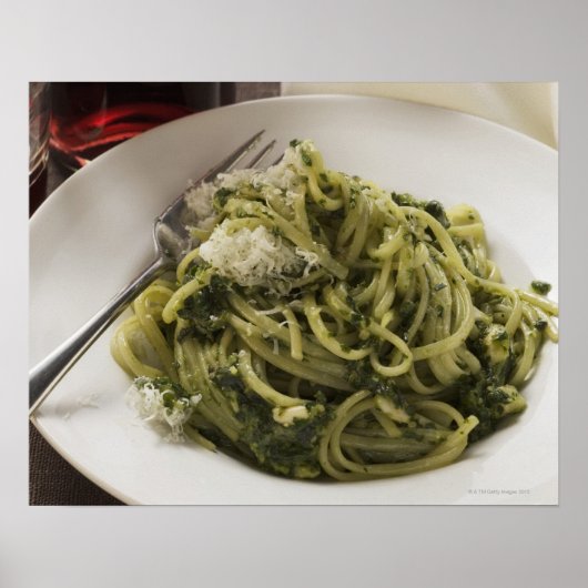 Linguïn met pesto en Parmesan, rode wijn Poster (Voorkant)