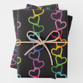 Linked Love harten op een donkere achtergrond Inpakpapier Vel (In situ)