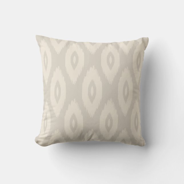 Linnen Beige en Ivory Tribal Ikat Stippen Kussen (Voorkant)