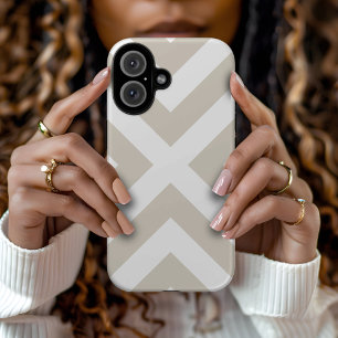 Linnen Beige Moderne Chevron strepen iPhone 16 Hoesje