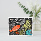 Linocut van rode vissen zwemmen in koraalrif briefkaart (Staand voorkant)