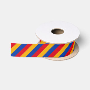 Lint in de kleuren rood, blauw en oranje