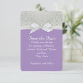Lint Paarse/Zilveren Kant Damask Bewaar de datum Save The Date (Staand voorkant)