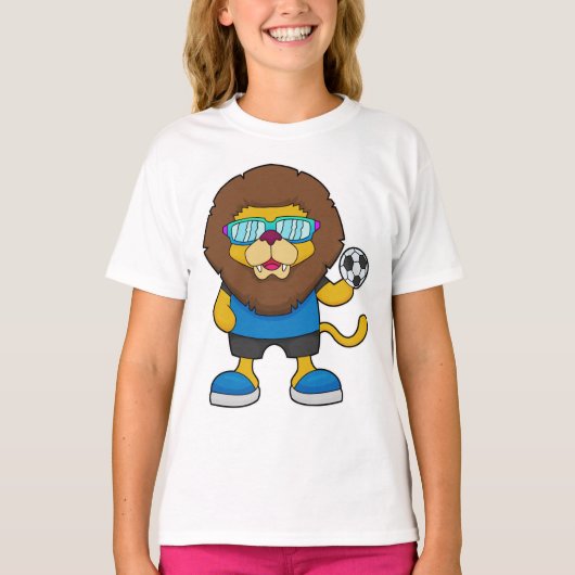 Lion als Voetbalspeler met Voetbal T-shirt (Voorkant)