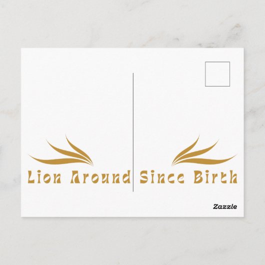 Lion Around Since Birth : Funny Lazy Lion Design Briefkaart (Achterkant)