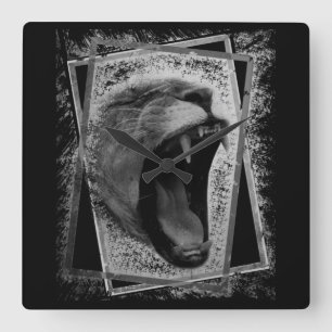 lion artwork black and white vierkante klok