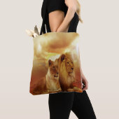 Lion Couple bij zonsondergang Tote Bag (Dichtbij)