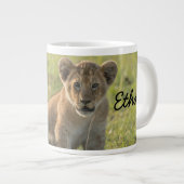 Lion Cub Personaliseer uw naam serieus Grote Koffiekop (Voorkant rechts)