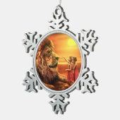 Lion en Little Girls Tin Sneeuwvlok Ornament (Rechts)