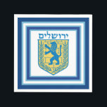 Lion Judah Emblem Jerusalem Hebrew Servetten<br><div class="desc">Verpakking met 50 witte papieren cocktailluiers met een afbeelding van een blauwe en gele lion van het judah-embleem en brede dubbele blauwe randen, getrimd in lichtblauw op wit. "Jerusalem" staat bovenaan het embleem in het Hebreeuws. Zie bijpassende servet en onderzetters. Zie het gehele collectie Hanukkah Napkin onder de categorie THUME...</div>