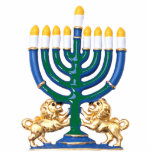 Lion Menorah Sleutelhanger Fotobeeldje Sleutelhanger<br><div class="desc">Acrylfotosculptuur-sleutelhanger met een afbeelding van een blauwe,  groene en goudmenorah met negen verlichte kaarsen en twee gouden leeuwen aan de basis. Zie bijpassende acrylfoto-beeldhouwpin,  magneet,  ornament en sculptuur. Zie het volledige collectie van de Sleutelhanger Hanukkah onder de categorie ACCESSOIRES in de sectie FEESTDAGEN.</div>