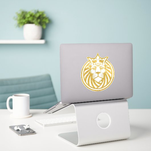 Lion met kroon - Gold Style 4 Sticker (Laptop op bureau)