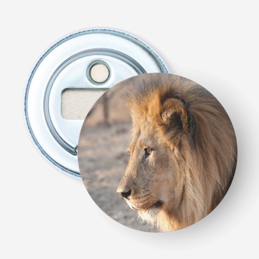 Lion Portrait Button Flesopener (Voorkant)