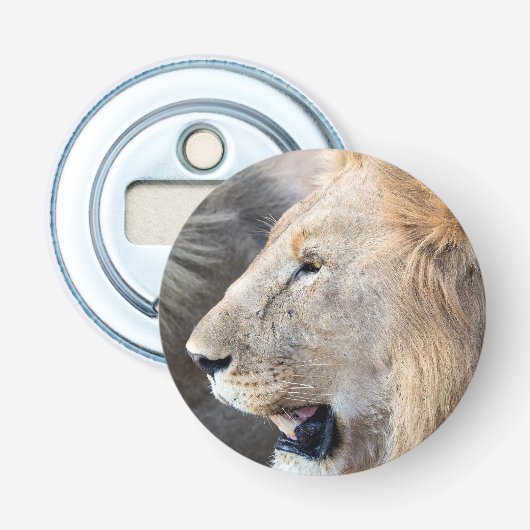 Lion Portrait Button Flesopener (Voorkant)