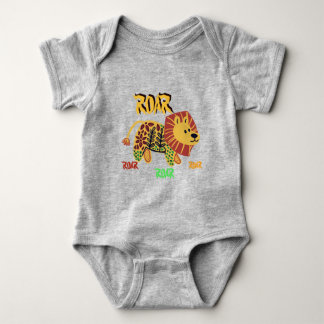 Lion Roar Creëer door mama en papa T-shirt