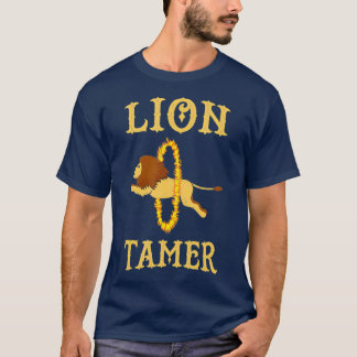  "Lion Tamer Event Circus"-staf naar de mening van T-shirt